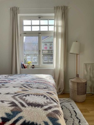 Modernisierte Altbauwohnung / Hohe Decken / Fußbodenheizung / Echtholzparkett / Stellplatz