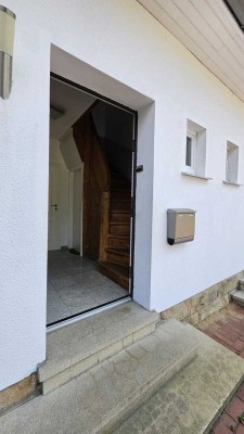 Helle 4,5-Zimmer-Wohnung mit riesiger Dachterrasse und separatem Eingang