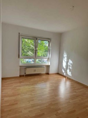 Gepflegte Zweizimmerwohnung mit großer Loggia mit traumhaftem Blick!