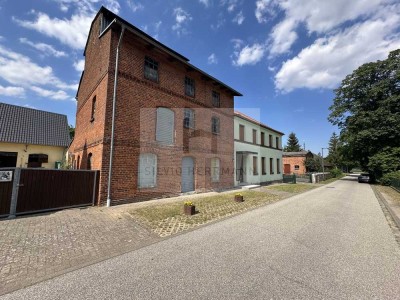 Historischer Dreiseitenhof in der Nähe vom Plauer See