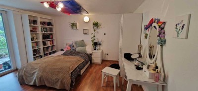 Stilvolle 1-Raum-Terrassenwohnung mit Balkon und Einbauküche in Karlsruhe