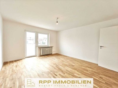 Erstbezug nach Renovierung: 2,5-Zimmer-Wohnung mit sonnigem Süd/Ost-Balkon und 2 Stellplätzen