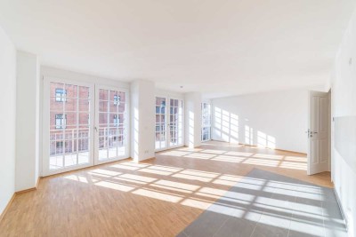 Exklusive Traumwohnung mit direktem Saaleblick & Sonnenbalkon-WE07