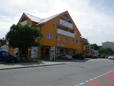 4-Zimmer Wohnung, Praxis Räume in Zentrum Neutraubling