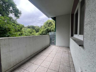 ++ SUPER GEMÜTLICHE WOHNUNG MIT BALKON UND EINBAUKÜCHE IM GRÜNEN ++