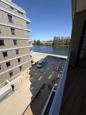 Neubauwohnung mit EBK und Balkon mit Blick auf die Spree