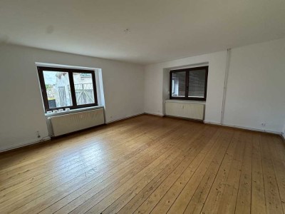 Vielseitige 4 Raumwohnung im Erdgeschoß