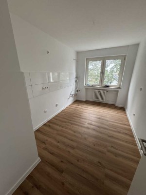 Helle 4-Zimmerwohnung mit Balkon in Köln-Bickendorf