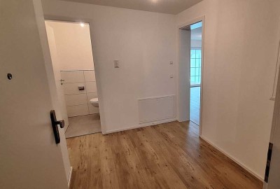 Neuwertige 3‑Zimmer Wohnung mit Balkon im EG in Rot an der Rot