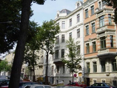 //Exklusive 2 Zimmerwohnung im herrschaftlichen Altbau//