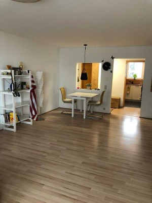 Sehr schöne helle 81 m² 3-Zimmer-Wohnung mit Balkon