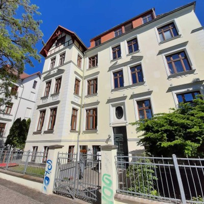 **4 - Raumwohnung mit Balkon im Schönen Altbau - direkt an der Schrote**