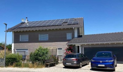 Miete auf Zeit: Hochwertiges Einfamilienhaus mit Einliegerwohnung und tollem Garten in Eiselfing