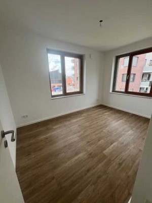 ERSTBEZUG! LETZES HAUS! Größere 4-Zimmer-Wohnung mit 2 Bädern und West-Loggia