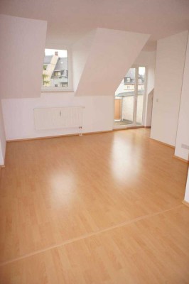 Zzgl EBK  26,- €/  Süd-Balkon am Wohnzimmer - frei ab 1.2.26