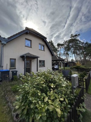 *** Doppelhaushälfte mit Garten und Carport in Mögelin ***