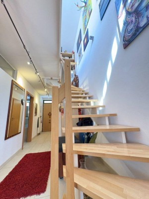 Dachgeschosswohnung in Telfs: Stilvoll leben mit Terrasse und Garagen!