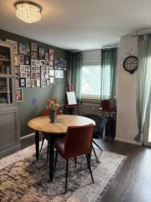 Bunte, stilvolle 2-Zimmer-Wohnung mit Charme und Charakter