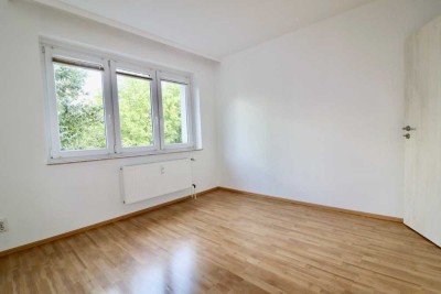 Geräumige 4-Zimmer-Wohnung mit zwei Balkonen in  Hamburg-Poppenbüttel