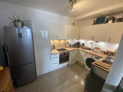 Neu renoviert !3-Zimmerwohnung-mit Balkon, WG-geeignet und mit gehobener Ausstattung