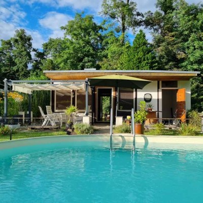 Wochenendbungalow mit Pool auf großem Grundstück in ruhiger Lage von Sternebeck!