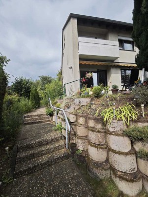Provisionsfrei! DHH mit großem Garten in beliebter Lage.
