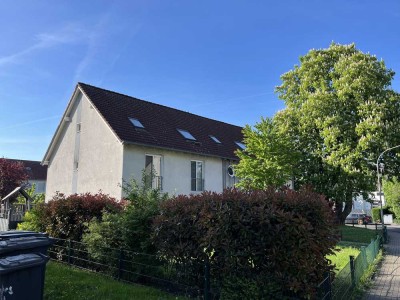 Moderne 2,5-Zimmer im Dachgeschoss mit EBK, Klima, Garage & Wallbox
