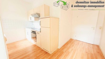 Praktisch geschnittene 2-Raum-Wohnung mit Einbauküche, Balkon und neuem Fußbodenbelag