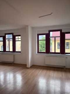 Tolle 3-Raumwohnung im DG mit Balkon und Eckbadewanne  wartet auf ihre Mieter