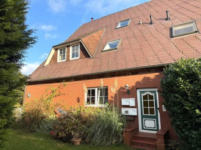 Umfangreich modernisierte 3- Zimmer Whg. im EG mit Terrasse und Kfz- Stellplatz in grüner Ortslage