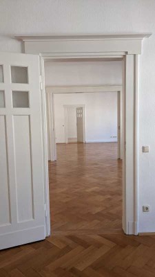 Großzügige 5-Zimmer-Wohnung mit Wintergarten und Balkon – ruhig und zentrumsnah gelegen