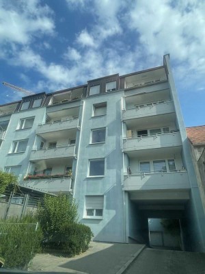 Schöne 3-Zimmer-Wohnung mit Balkon und Einbauküche in München Moosach