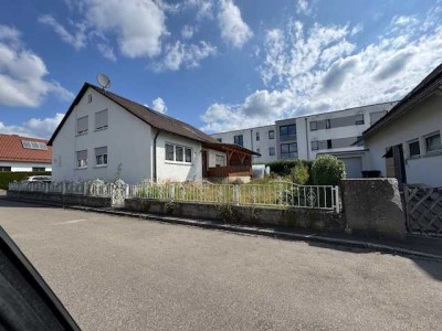 Ein- Zweifamilienhaus mit Doppelgarage und viel Platz sucht neuen Eigentümer