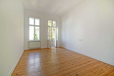 Altbaucharme mit Kamin – stilvolle 3-Zimmer-Wohnung mit Balkon & saniertem Bad