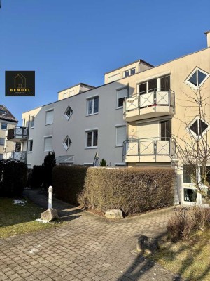 Zentral und ruhig wohnen! Attraktive 2 Zimmer Wohnung mit Balkon, neue Küche und PKW Stellplatz