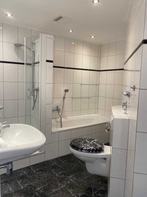 Exklusive, neuwertige 2-Raum-Hochparterre-Wohnung mit gehobener Innenausstattung in Mönchengladbach
