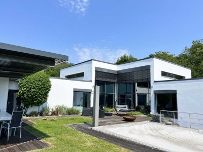 Imposantes und einzigartiges Architektenhaus mit traumhaftem Ausblick und Pool in Nordhausen