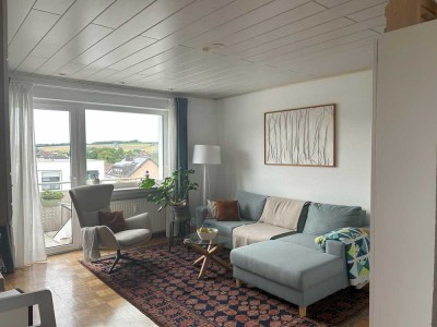 Geschmackvolle 4-Zimmer-Wohnung mit gehobener Innenausstattung mit Balkon und EBK in Taunusstein