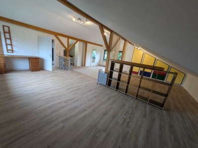 Freundliche Dachgeschosswohnung teilmöbiliert in Konstanz