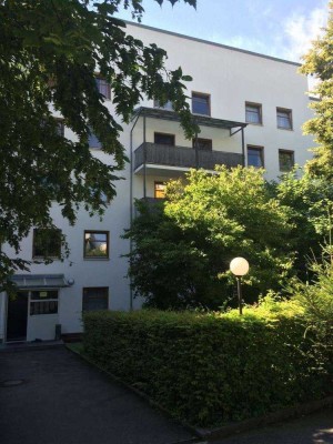 Passau-Zentrum, komplett möbliertes Studentenappartement, direkt am Klostergarten mit Balkon