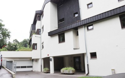 Sanierungsbedürftige 4,5 Zimmerwohnung mit eigenem Garten und Garagenabstellplatz in Natters