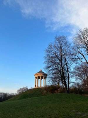 Möblierte 2-Zimmer-Wohnung mit Balkon nahe Englischer Garten
