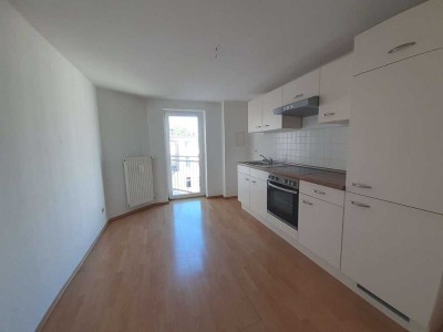 Freundliche 2-Raum-DG-Wohnung mit Balkon und EBK in MD Stadtfeld-Ost