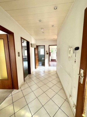 Großzügige, renovierungsbedürftige 3-Zimmer-Wohnung in S-Untertürkheim