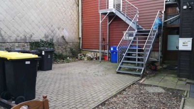 3 Zimmer Wohnung mit Einbauküche und Internet.