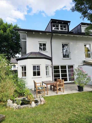 Gehobene Doppelhaushälfte mit exklusiver Architektur in Gröbenzell von Privat