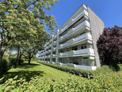 Zentrale Erdgeschoss-Eigentumswohnung mit großer Loggia und Pkw-Stellplatz