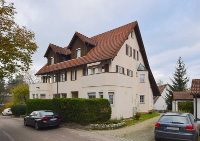 Sonnige 3,5-Zimmer-Wohnung mit Balkon, Bühne und Garagenstellplatz