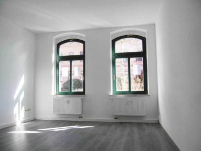 Single-Wohnung, komfortables Bad (Wanne + Dusche), Balkon