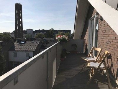 Schicke neuwertige helle DG-Wohnung mit Südwest-Balkon, inkl. EBK